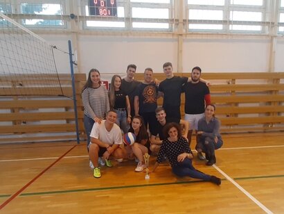 Vianočný volejbalový turnaj v réžii triedy V.L