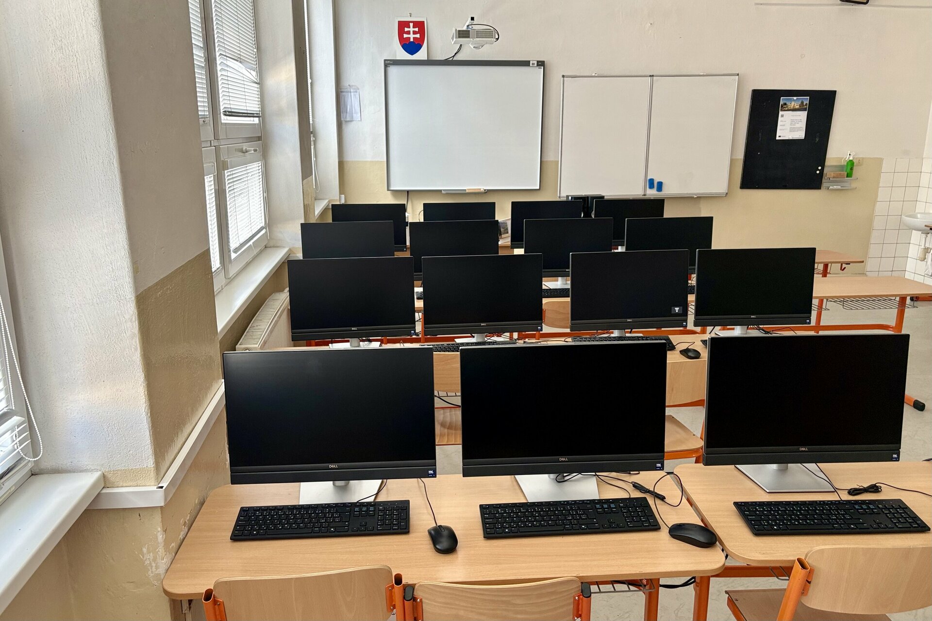 Zväčšiť fotografiu - Trieda informatiky
