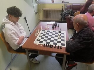 Dobrovoľníci z kaliny v domove dôchodcov - 04
