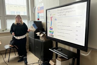 Zväčšiť fotografiu - Absolventka inšpirovala maturantov