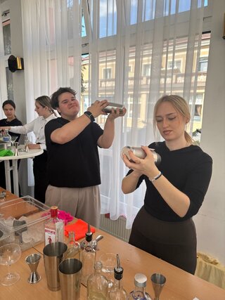 Zväčšiť fotografiu - Barmanský kurz v a-klube