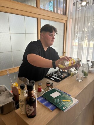 Zväčšiť fotografiu - Barmanský kurz v a-klube