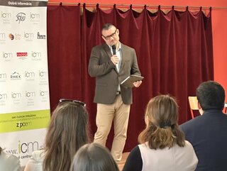 Zväčšiť fotografiu - Konferencia projektu pre mladých