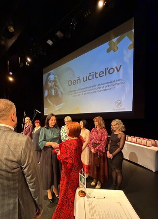 Zväčšiť fotografiu - Ocenenia pri príležitosti dňa učiteľov