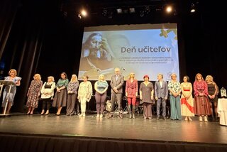 Zväčšiť fotografiu - Ocenenia pri príležitosti dňa učiteľov