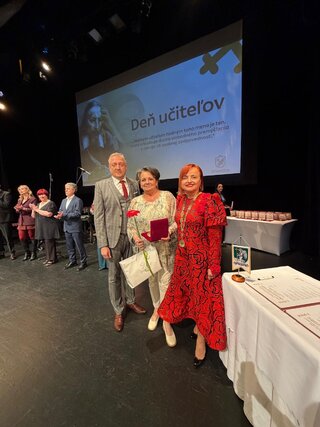 Zväčšiť fotografiu - Ocenenia pri príležitosti dňa učiteľov