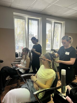 Zväčšiť fotografiu - Praktické maturity žiakov odboru kaderník-vizážista