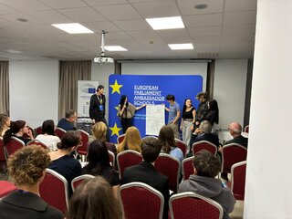 Zväčšiť fotografiu - Spoločne pre európu: naši žiaci v trenčíne