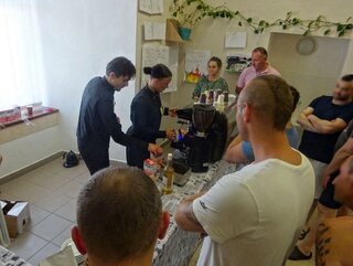 Zväčšiť fotografiu - Vo väznici ilava opäť privítali baristov: hlavnou hviezdou bol rituál matcha