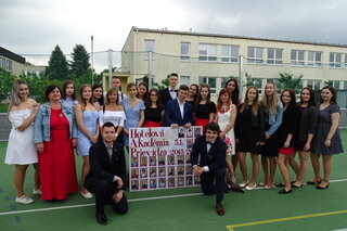 V.L - študijný odbor hotelová akadémia, tr. uč.: PaedDr. Pernišová