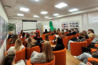 Zväčšiť fotografiu - Beseda s etnologičkou