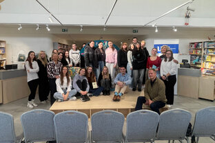 Zväčšiť fotografiu - Beseda s marcelom pálešom