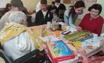Dobrovoľníci z kaliny v domove dôchodcov - 08